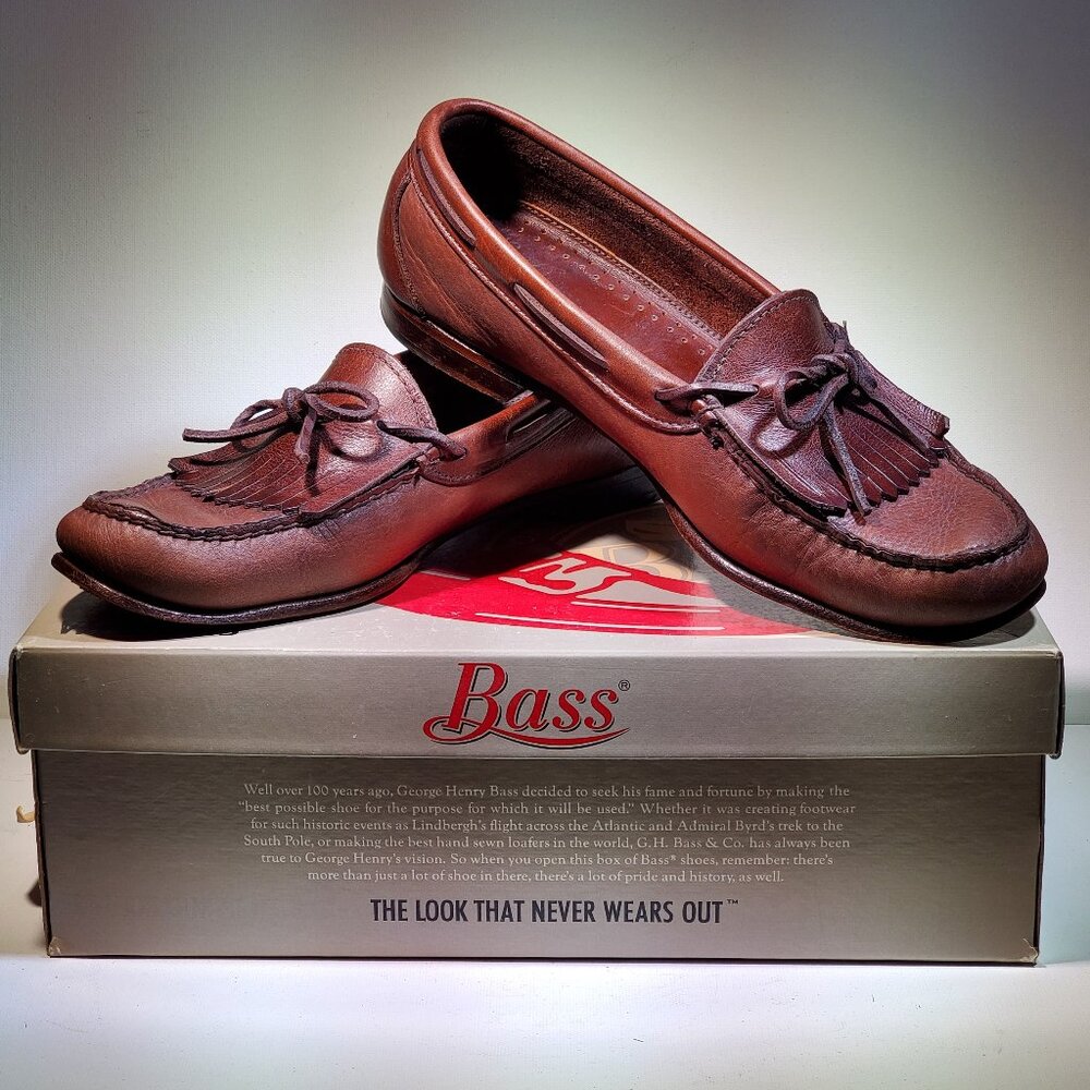 VINTAGE G H  BASS CLARKSON TWOTONE KILTIE...BOW TASSEL WEEJUNS...ORIGINAL BOX